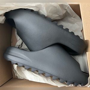 Black yeezy slides